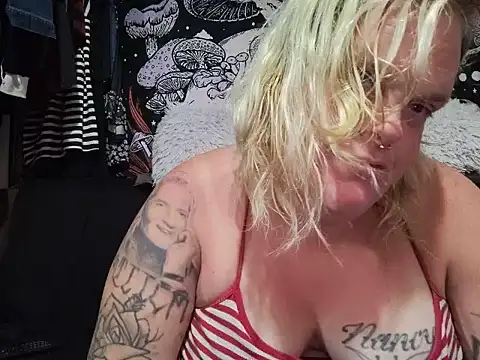 Trans Girl next door420 online show from June 23, 8:17 pm