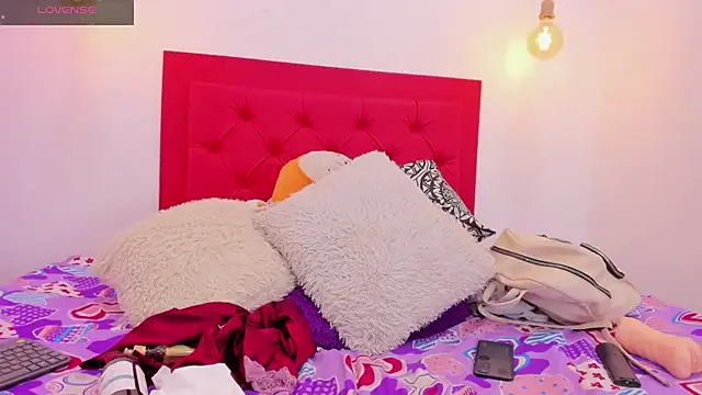 Mia thompson 19 online show from February 27, 7:37 pm