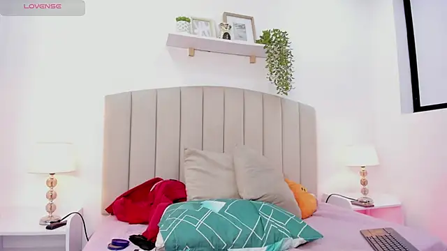 Mia thompson 19 online show from October 25, 8:37 pm