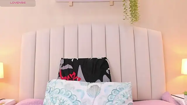 Mia thompson 19 online show from January 15, 7:12 pm