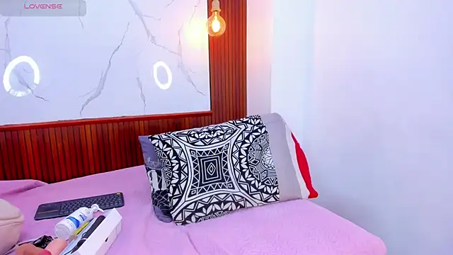 Mia thompson 19 online show from April 12, 8:23 pm