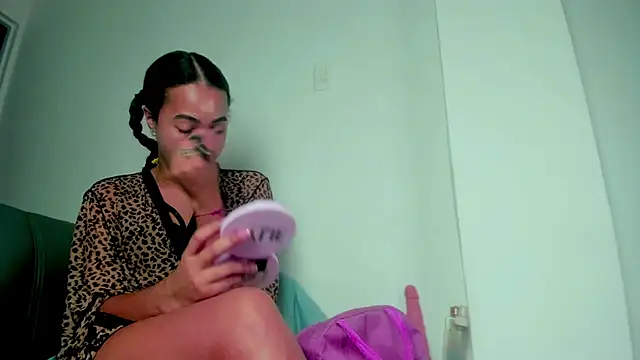 Snapshot of meghanSusexx chatting on October 13, 12:02 am meghanSusexx online show from October 13, 12:02 am
