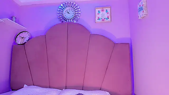 ValeriaAguilar online show from November 21, 10:00 pm