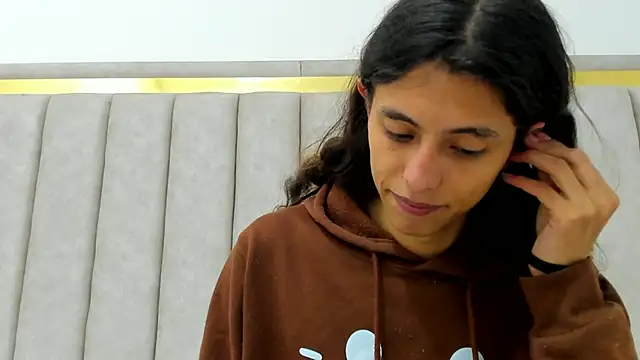 FreyaMoller online show from February 24, 6:45 pm