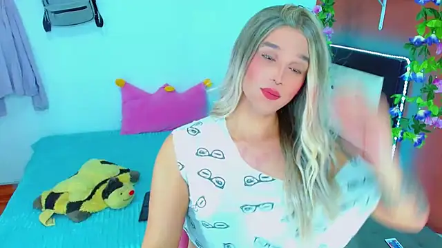 TaylorMon online show from December 13, 7:40 pm