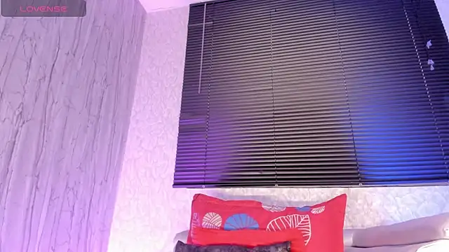 LaiilyBell12 online show from February 27, 1:06 pm