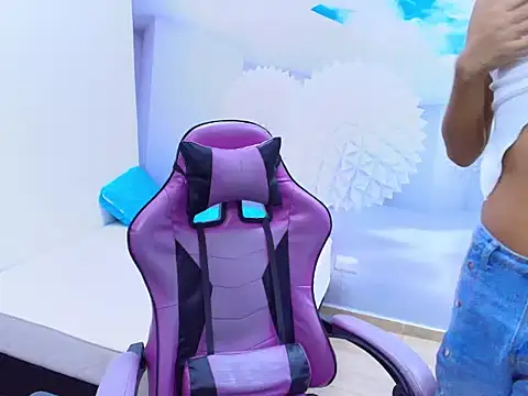 DEMI LEED online show from April 18, 12:18 pm