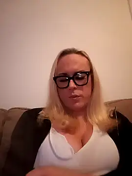 Connie Pepper online show from March 10, 2:06 am