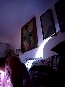 gurlnips online show from February 3, 6:22 am