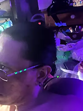 gurlnips online show from March 25, 5:39 pm