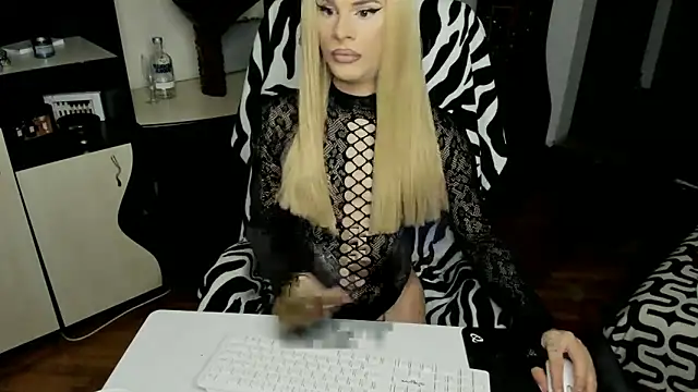 EvelynLexy online show from October 30, 5:23 pm