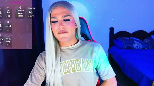 AllisonsweetZ online show from March 3, 2:13 pm