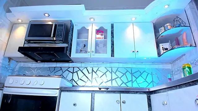 Riley Blue online show from February 21, 8:17 am