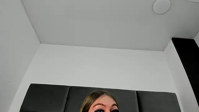 Snapshot of Lizz_Luna chatting on October 18, 3:26 pm Lizz Luna online show from October 18, 3:26 pm