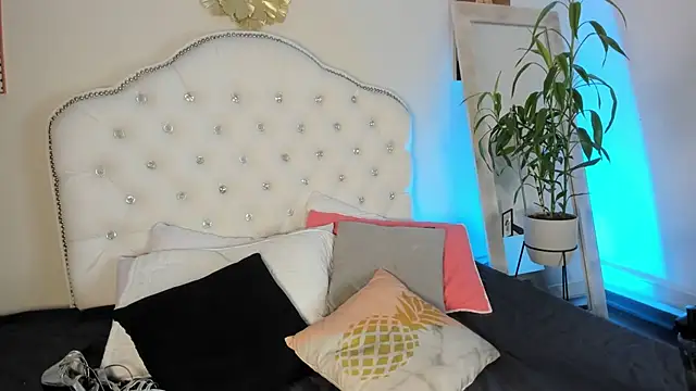 Alice Graay  online show from September 13, 8:47 pm
