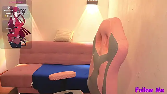 vittorialombardi   online show from February 11, 6:54 am