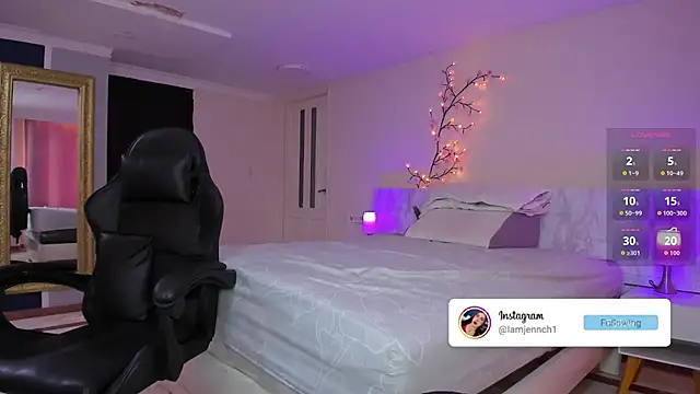 charolbruce 1 online show from December 5, 1:28 pm