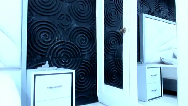 AbigailWilliams  online show from November 3, 11:20 am