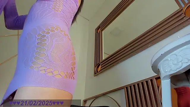 Snapshot of Bylie_Hills chatting on February 21, 9:22 pm Bylie Hills online show from February 21, 9:22 pm