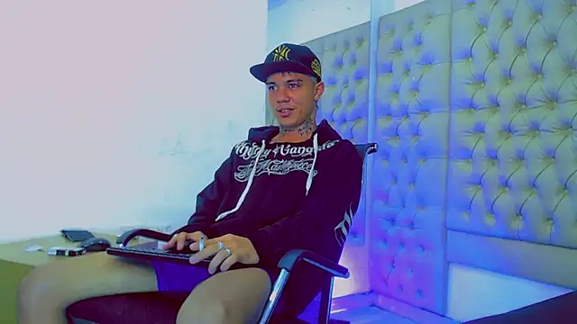 HannibalLester online show from February 1, 4:03 am