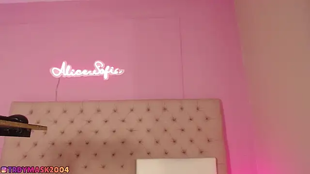 alice sofia online show from April 18, 7:58 pm