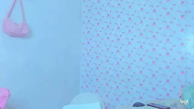 StassieBell online show from October 28, 4:43 am