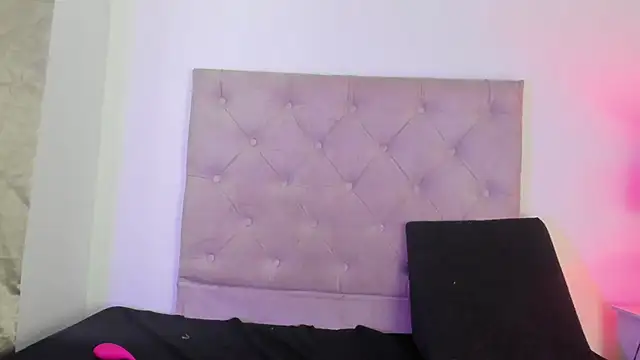 alejandrasxx online show from December 15, 8:04 pm