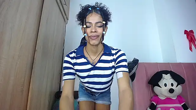 Snapshot of bloom444 chatting on January 21, 7:38 am bloom444 online show from January 21, 7:38 am