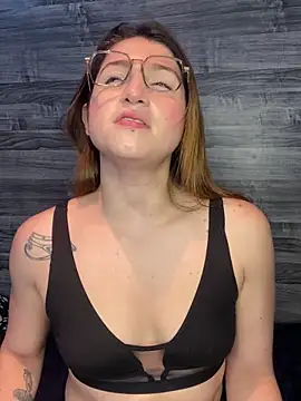 kamel-ayesha online show from December 5, 11:55 am