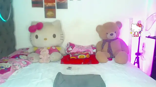 lucianadolll online show from February 9, 8:15 pm