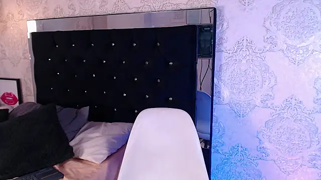 ivy gold online show from February 7, 10:30 pm