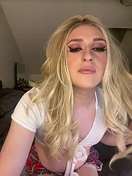 littlebambi26 online show from April 10, 11:21 pm