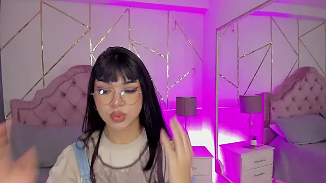 RoseCassie online show from February 4, 1:16 pm