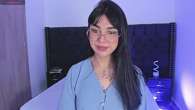 RoseCassie online show from November 12, 2:05 pm