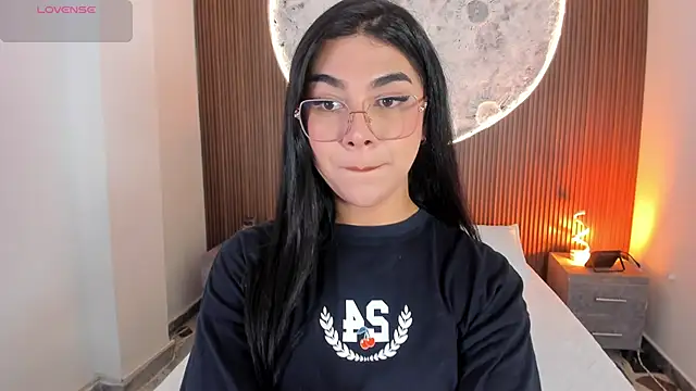 RoseCassie online show from February 10, 1:18 pm