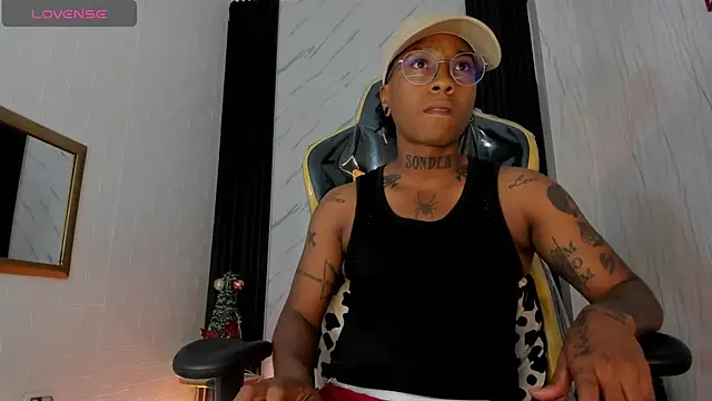JhonyMiller  online show from December 18, 10:35 pm