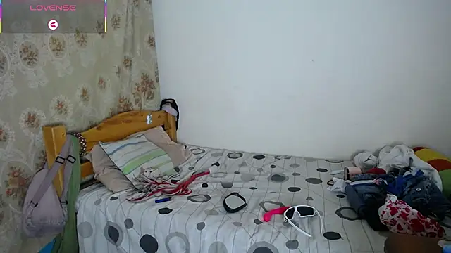 boysLittle online show from January 18, 3:58 am