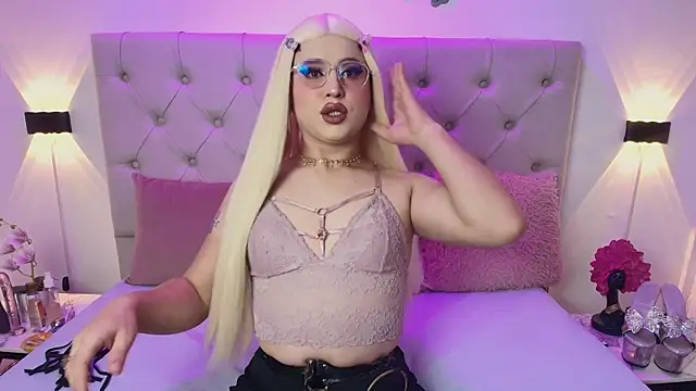 Snapshot of Alyssaa_Hunter chatting on March 5, 7:00 pm Alyssaa Hunter online show from March 5, 7:00 pm