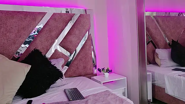 AliDiaz  online show from April 11, 6:44 pm