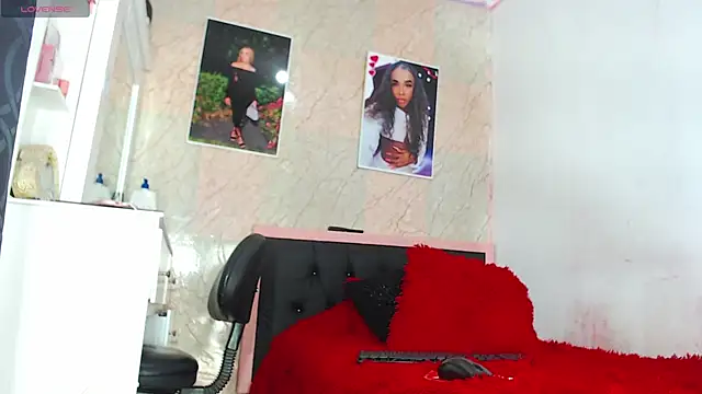 k stormi  online show from April 23, 4:53 pm