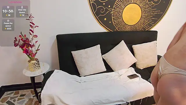 AuroraStartrainn online show from March 7, 12:48 pm