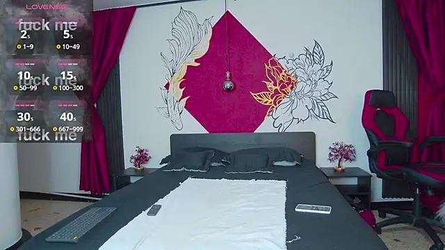 AuroraStartrainn online show from March 14, 12:45 pm