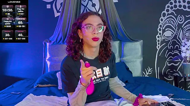 AuroraStartrainn online show from March 22, 12:25 pm