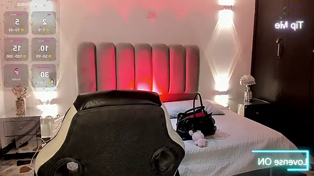 allicemackenzie online show from April 7, 8:26 am