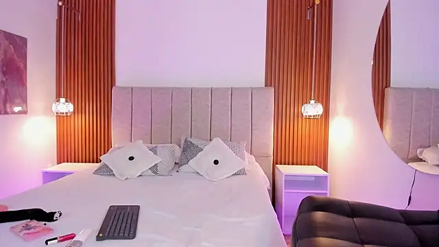 khloe-sweet online show from March 20, 12:50 pm