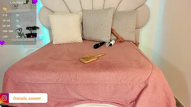 Danielaangelina online show from December 15, 6:53 am