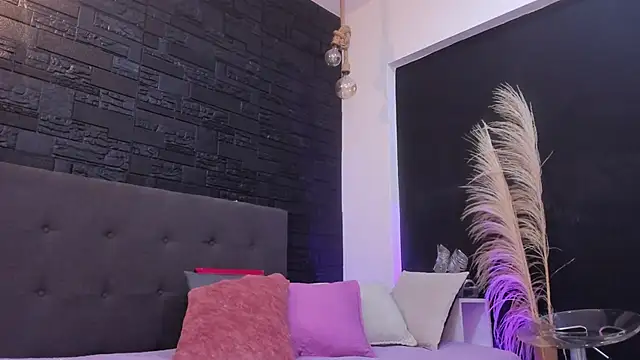 Maite Smith  online show from December 5, 12:44 pm