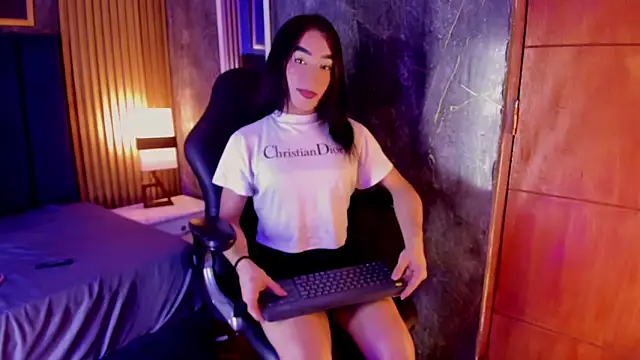 Small Hot19 online show from April 22, 6:09 am