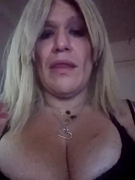 deedeelove82 online show from December 13, 10:27 pm