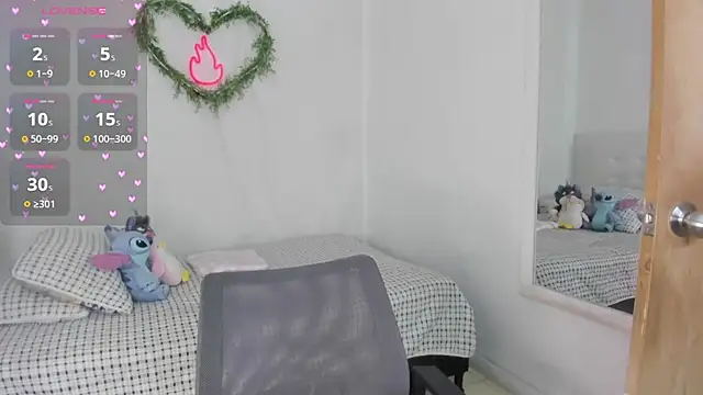 Brithanycullen online show from April 13, 2:32 pm